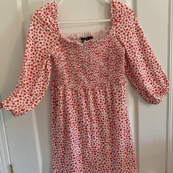 Boohoo Shirred Front Floral Puff Sleeve Dress - Picture 2 of 4